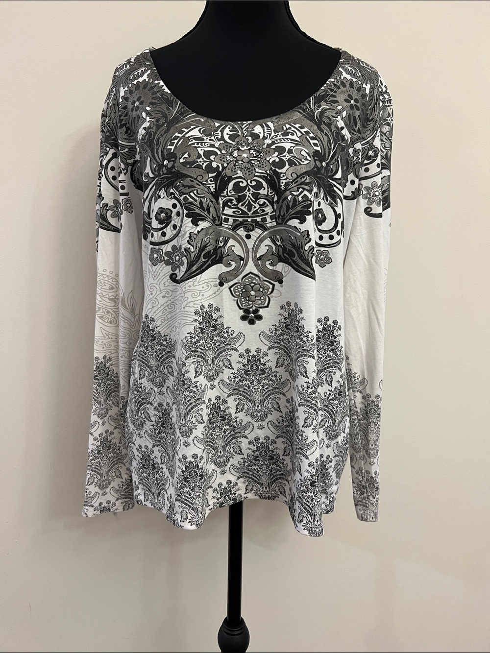 Cache White Long Sleeve Scoop Neck Top with Black Ornate Print